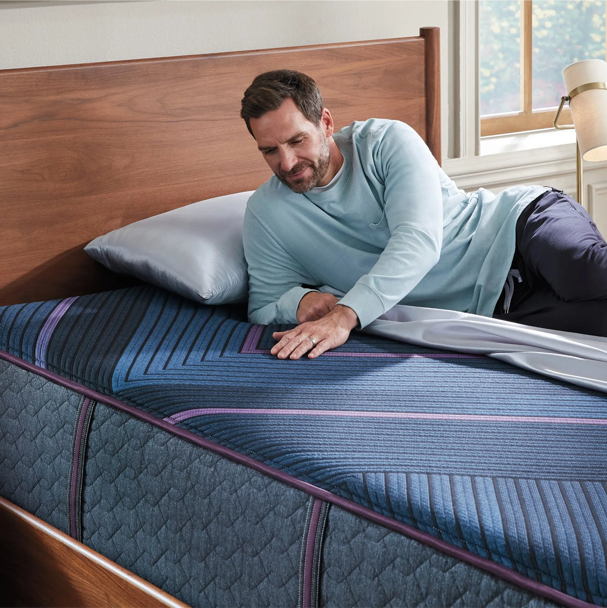Beautyrest World Class™ Level 3 Hybrid Plush Mattress