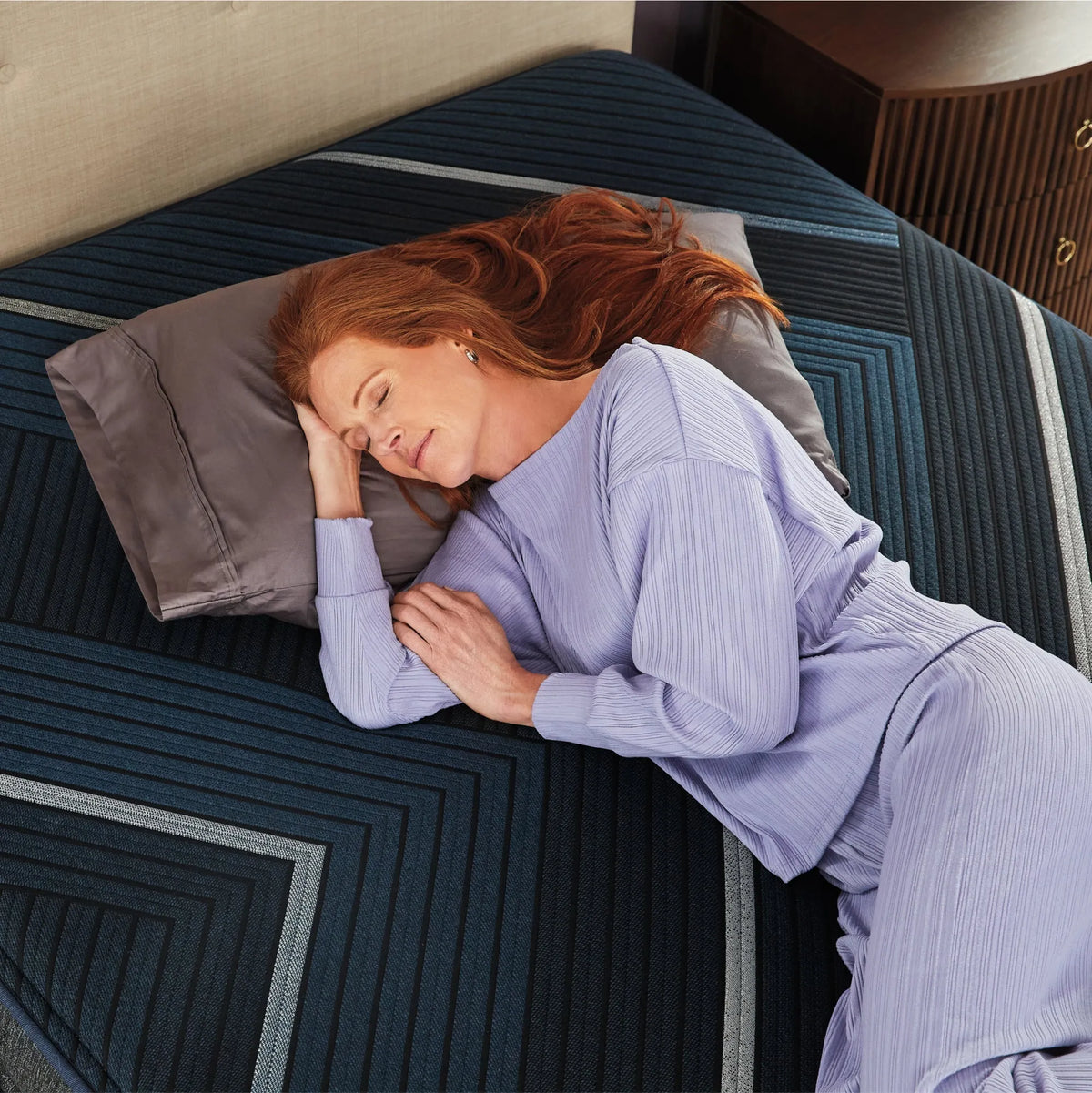 Beautyrest World Class Hybrid Level Four Plush 13.5″ Mattress